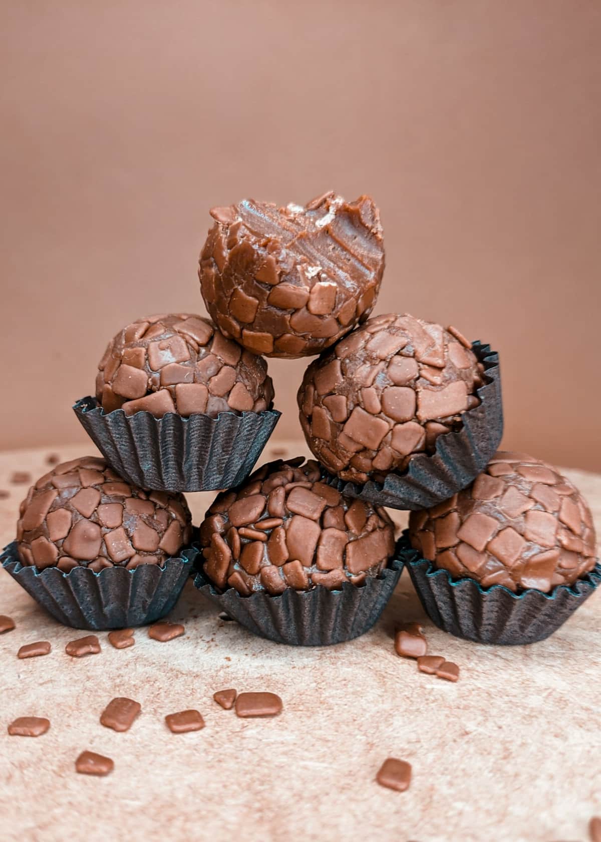 Brigadeiro gourmet, casquinha crocante — o clássico da casa